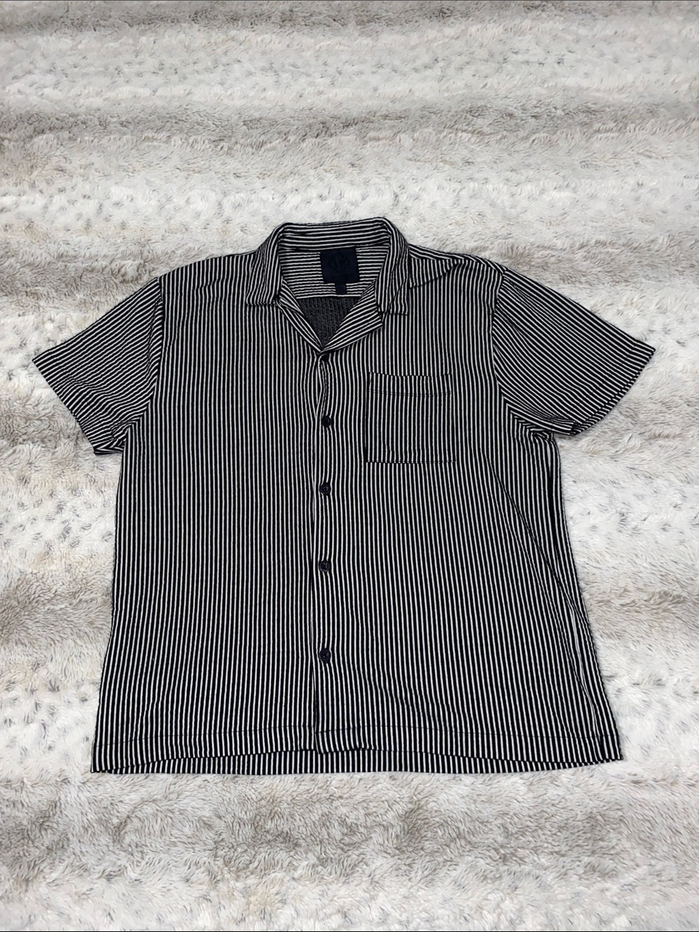 Men's Black and White Vertical Stripe Short-Sleeve Button Shirt